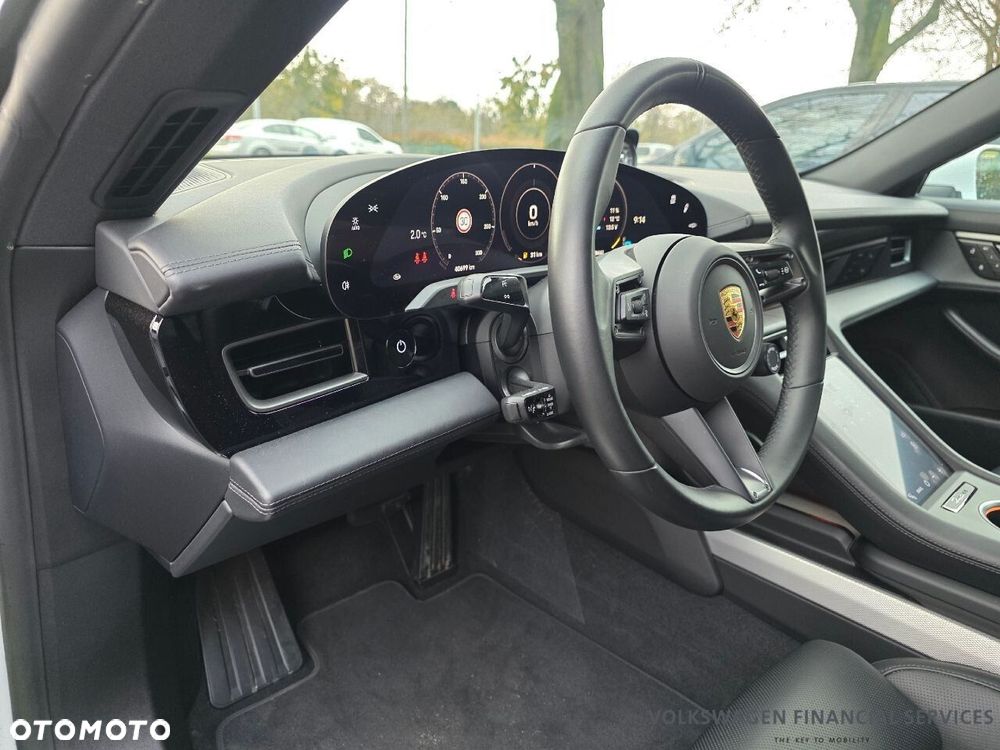 Porsche Taycan - 10