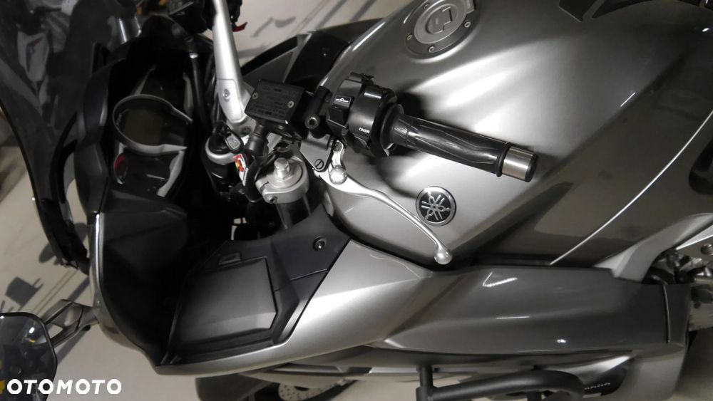 Yamaha FJR - 12