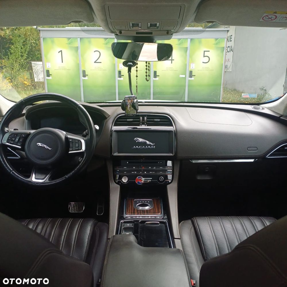 Jaguar F-Pace 2.0 i4P AWD R-Sport - 8