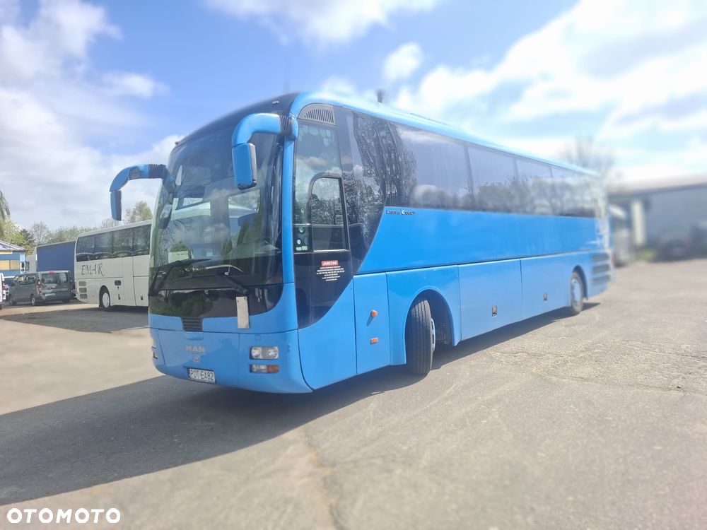 MAN LION'S COACH - 1