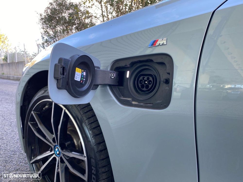 BMW 330 e Pack Desportivo M Auto - 3