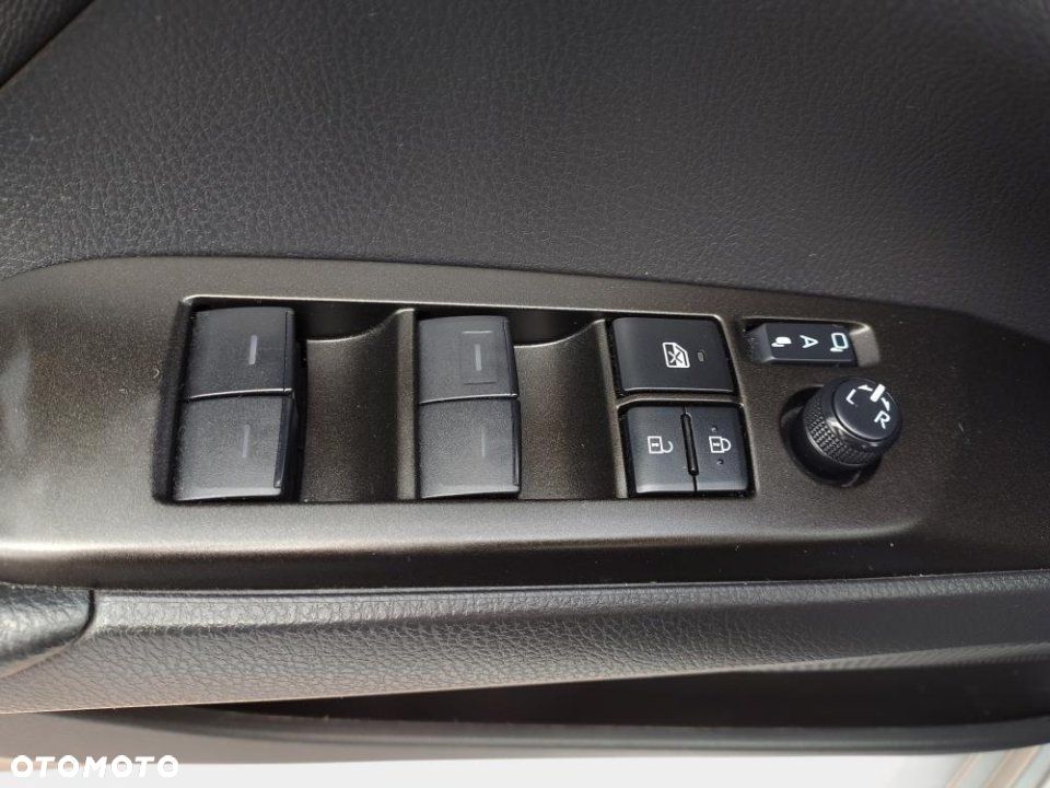 Toyota Camry - 19