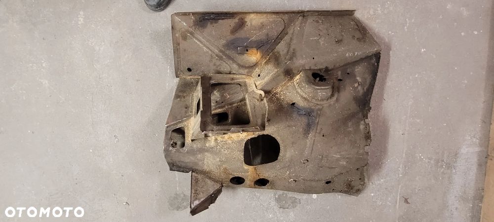 Podłużnice przednie "państwowe" Polonez lub Fiat 125p - 3