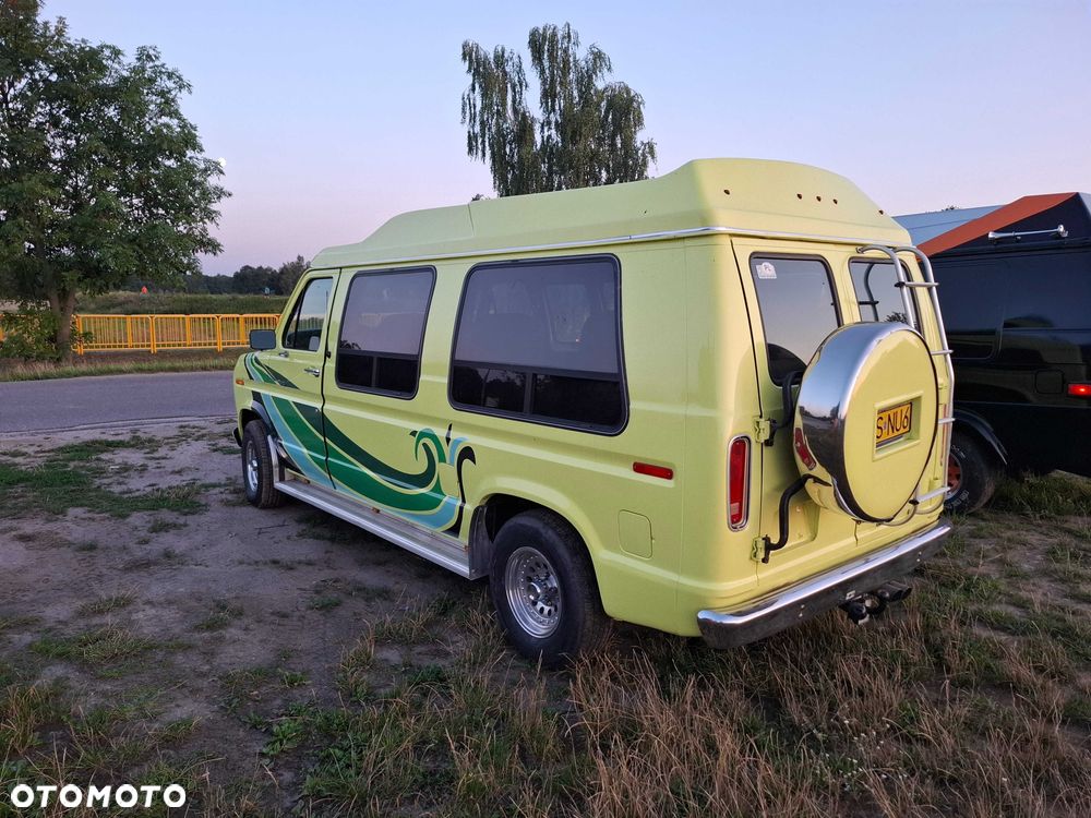 Ford Econoline - 3