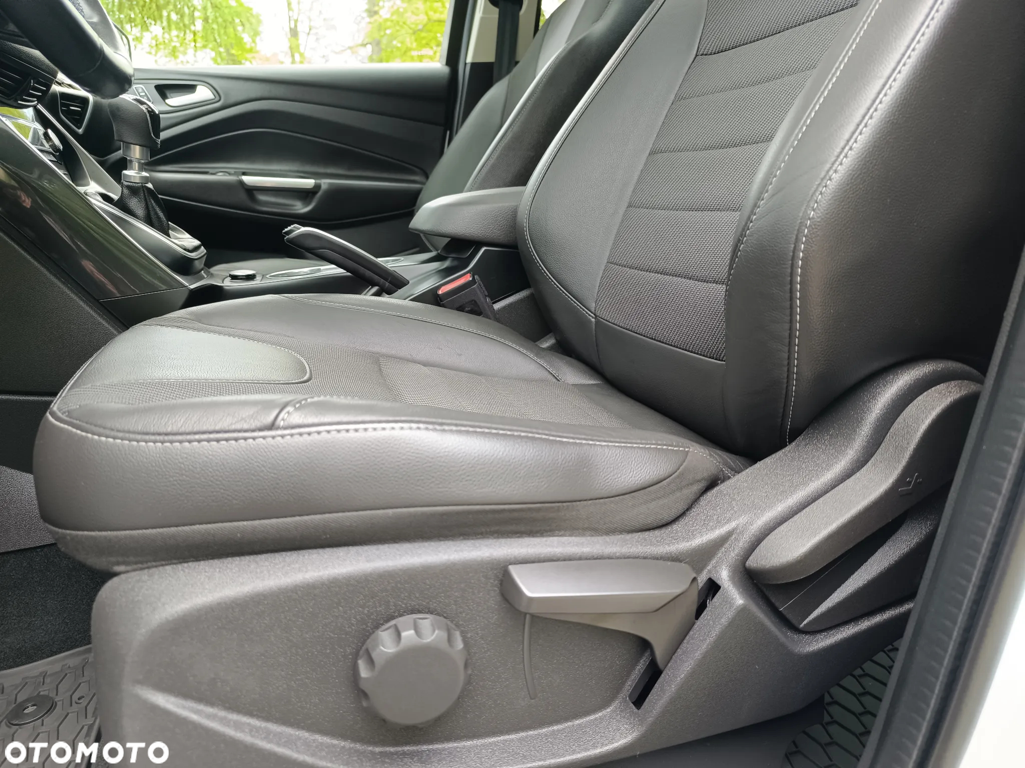 Ford Kuga 1.6 EcoBoost 2x4 Trend - 25