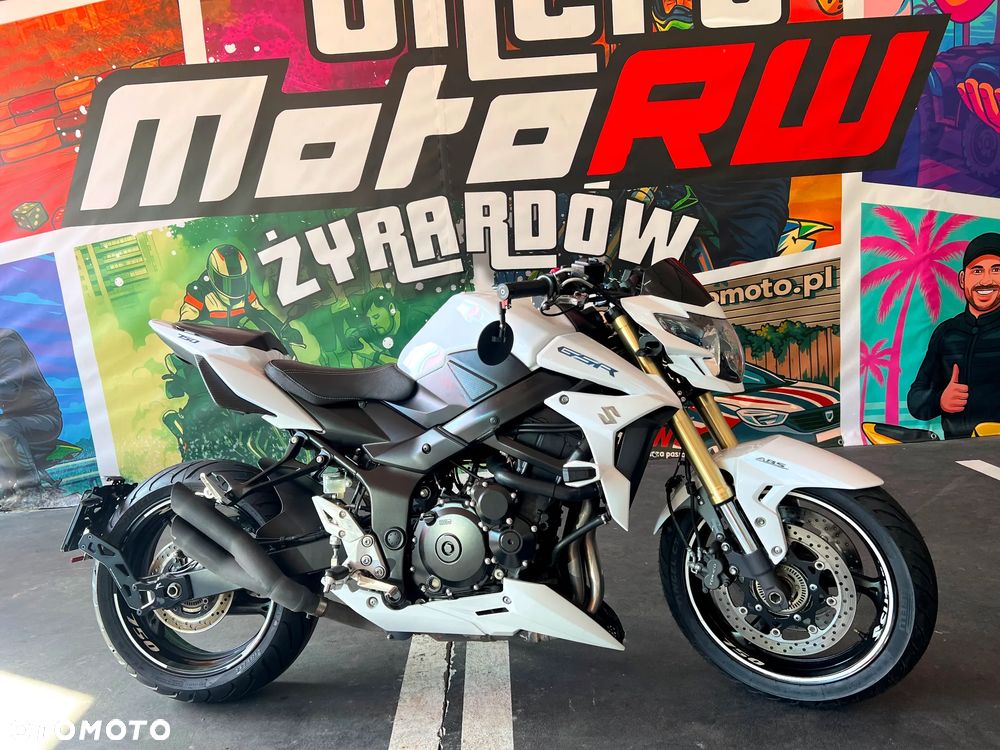Suzuki GSR - 3