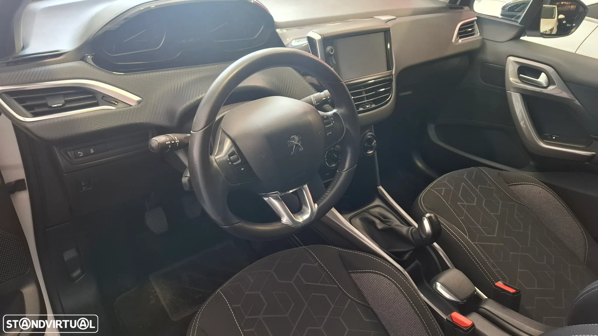 Peugeot 2008 1.6 BlueHDi Style - 16