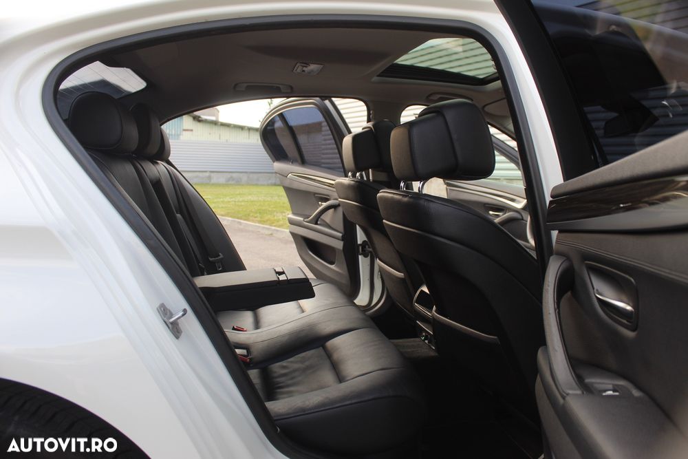 BMW Seria 5 520d - 25