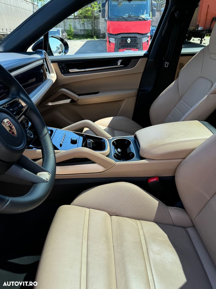 Porsche Cayenne Coupe Black Edition - 16