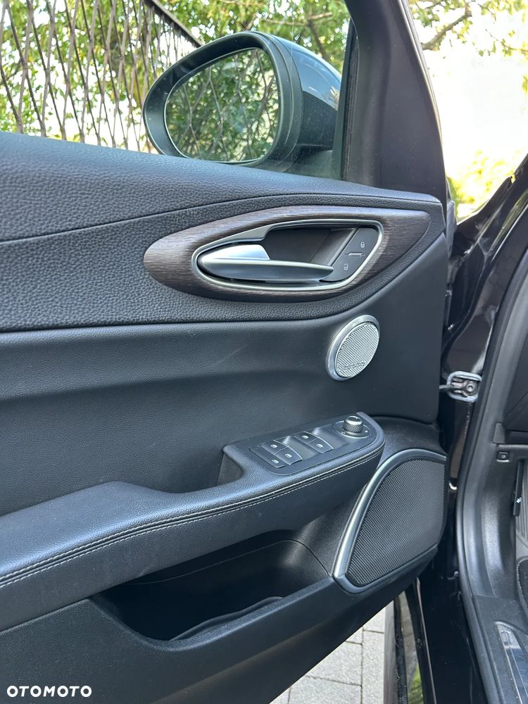 Alfa Romeo Giulia 2.0 Turbo TI Q4 - 4