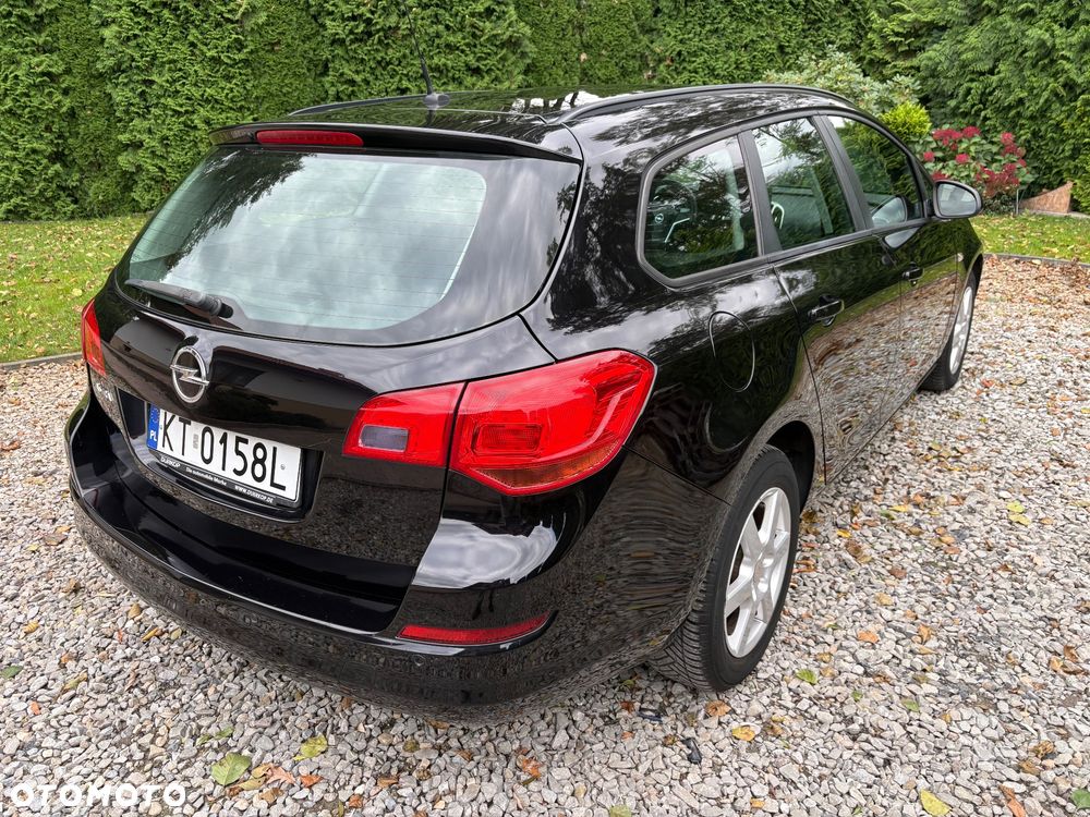 Opel Astra 2010 photo 5