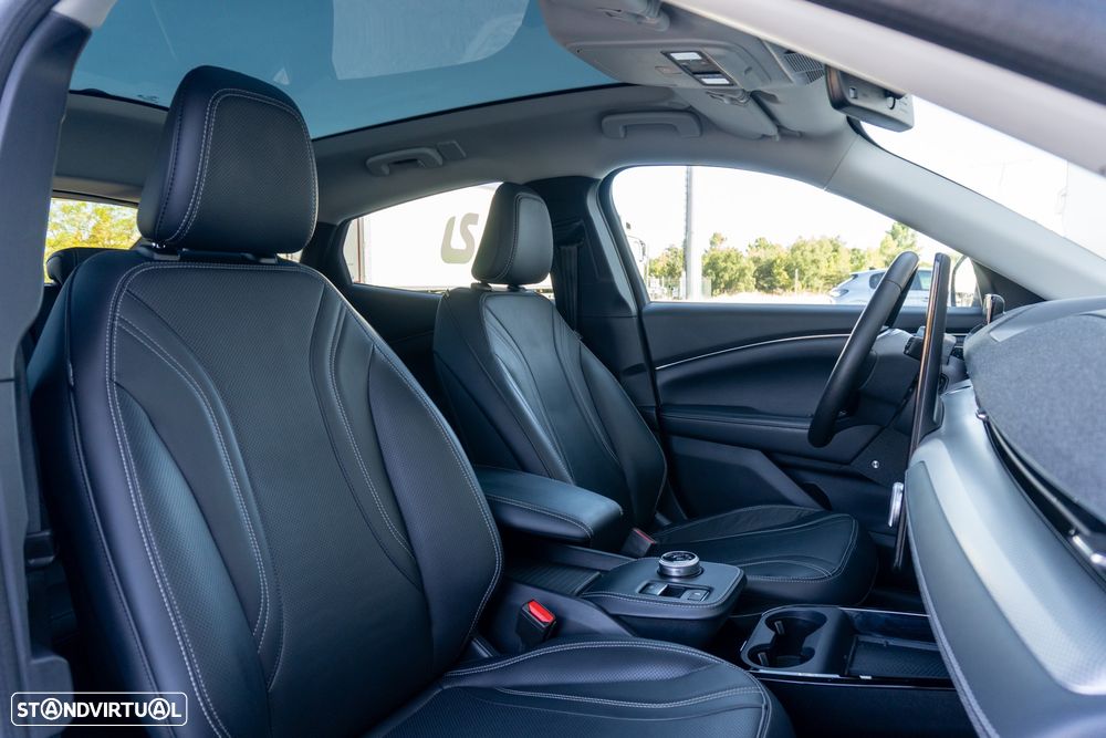 Ford Mustang Mach-E 75.7 kWh Premium AWD - 37