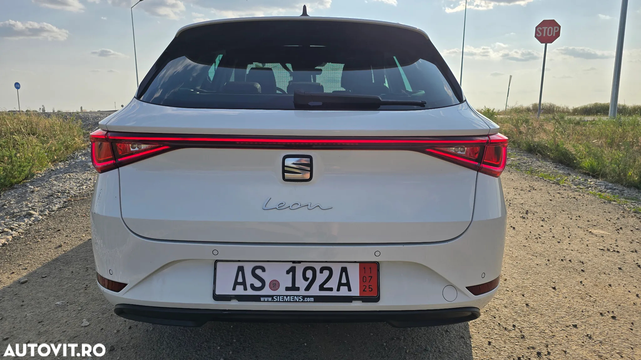 Seat Leon Sportstourer 2.0 TDI DSG Style Edition - 26