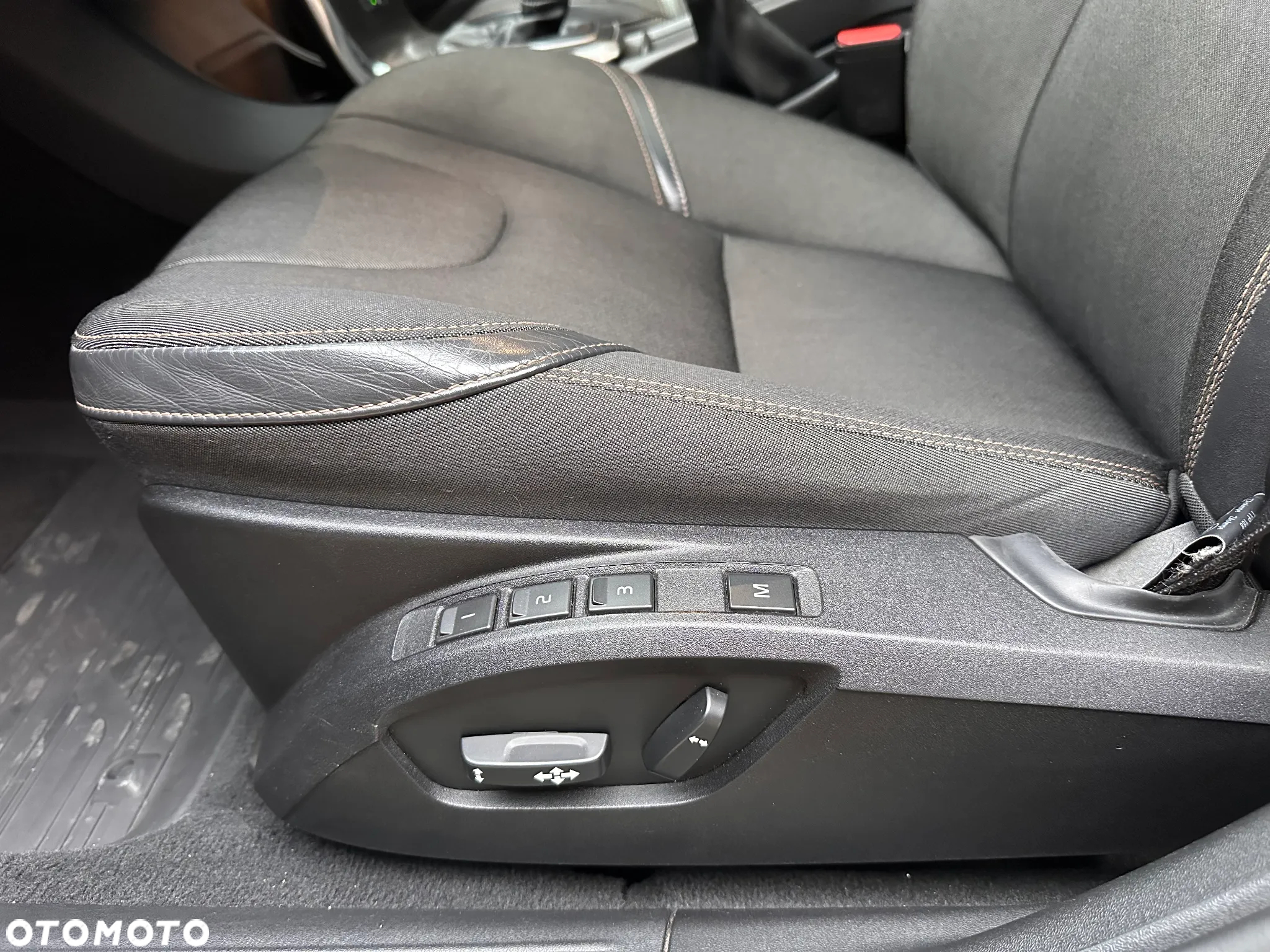 Volvo V40 Cross Country T4 AWD Momentum - 32