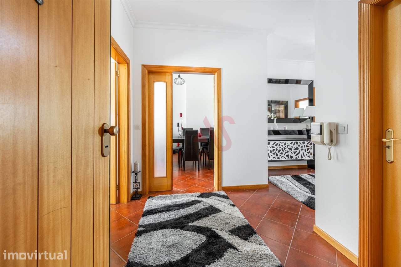 Apartamento T2 com 90,2 m² | Mobilado e Equipado |Garagem | Elevador | - Grande imagem: 4/22