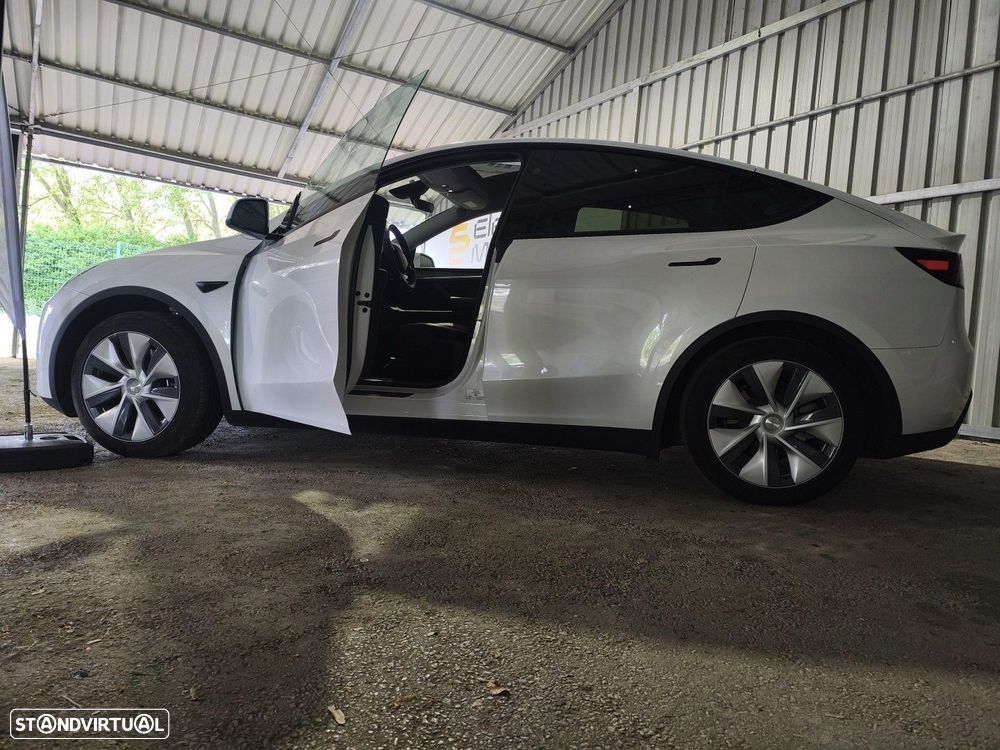 Tesla Model Y RWD - 2