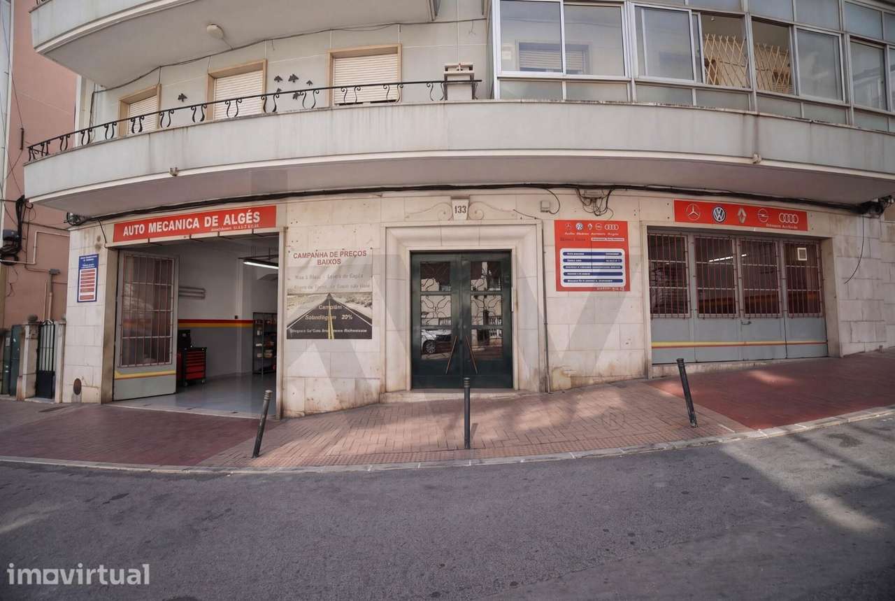 Loja com 242,69 m2 em Algés – Alvará para oficina automóvel