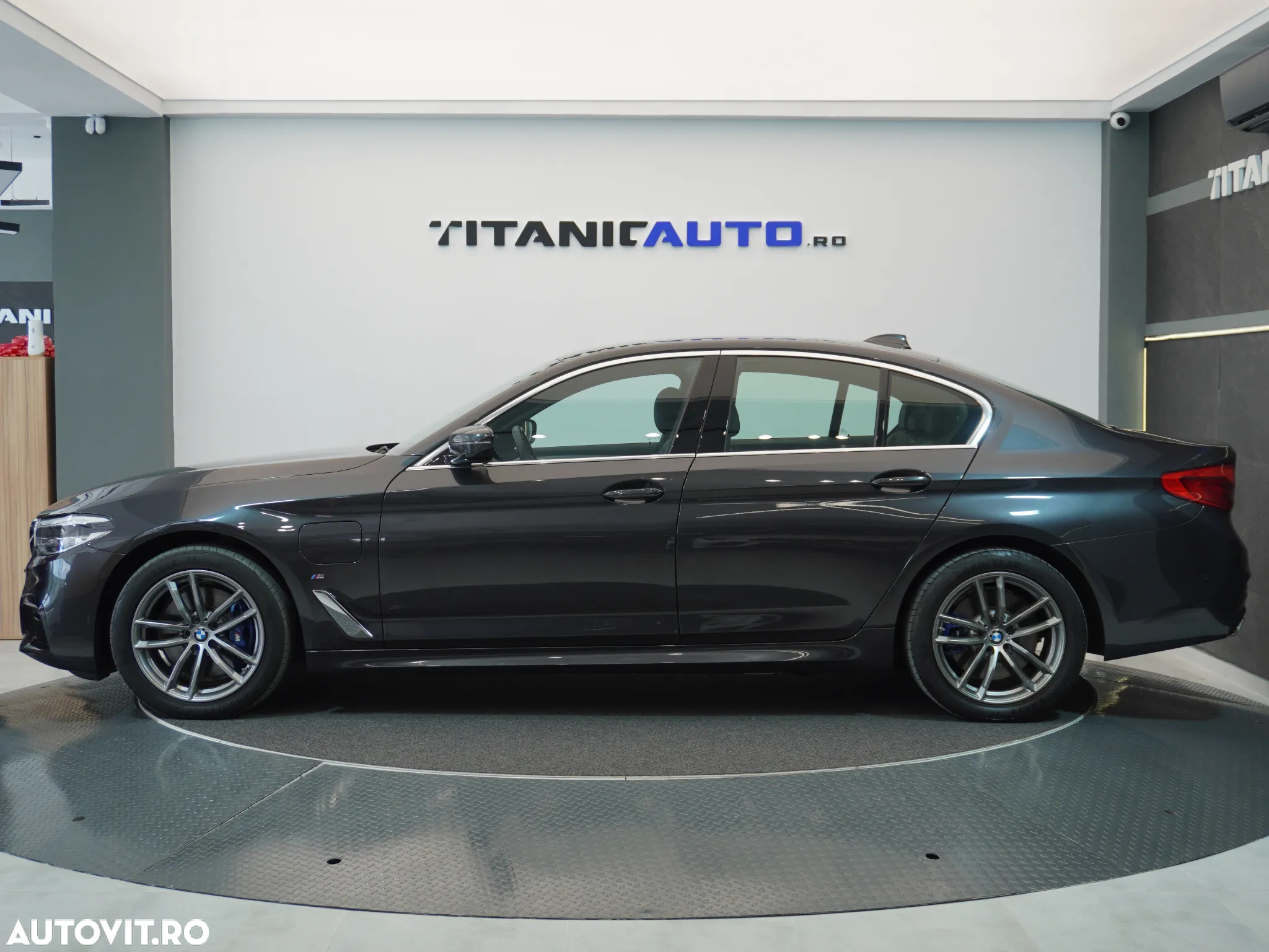 BMW Seria 5 530e - 5