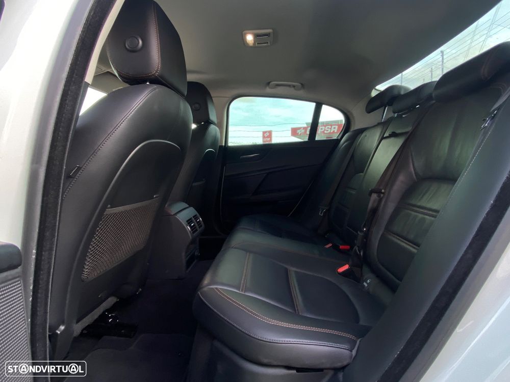 Jaguar XE 2.0 D Prestige Aut. - 7
