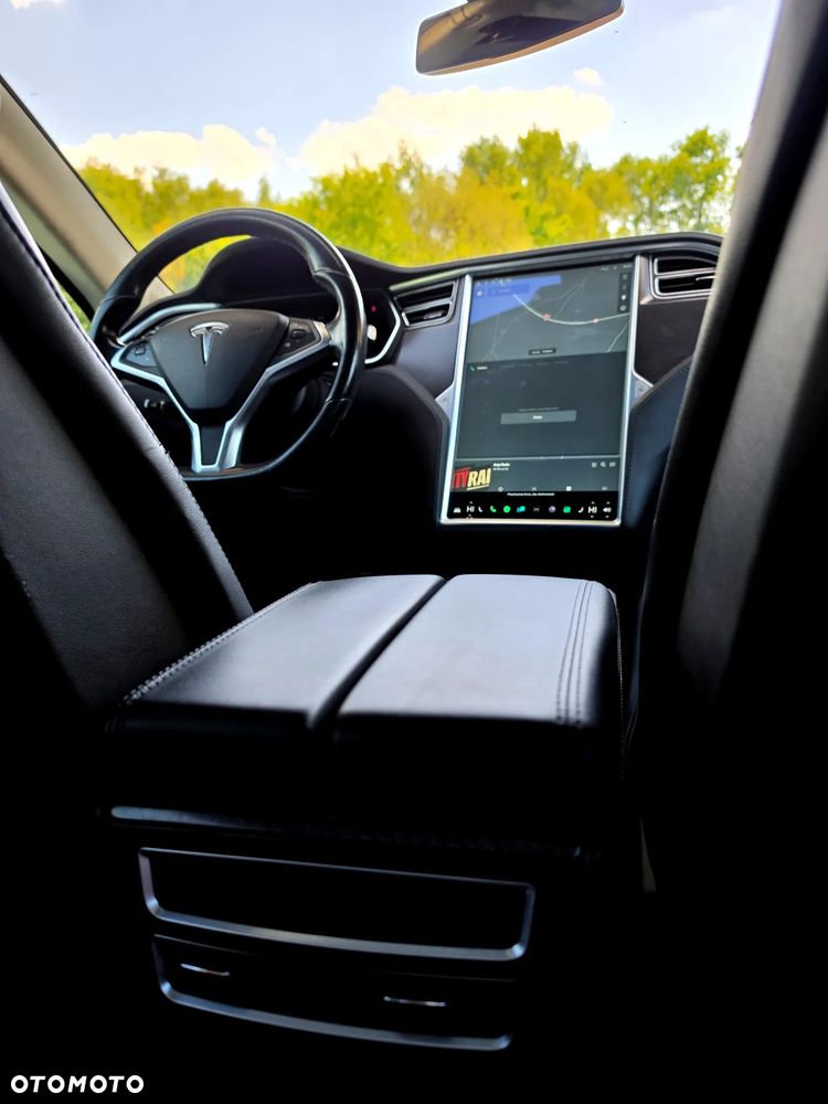 Tesla Model S - 24