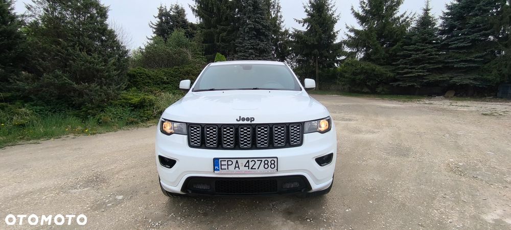 Jeep Grand Cherokee - 31