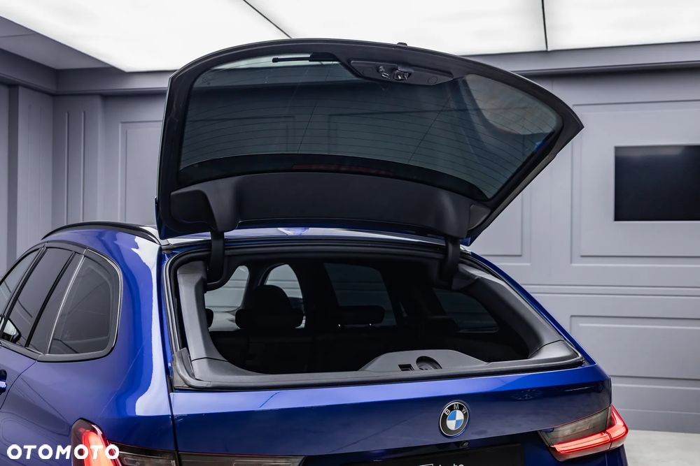 BMW Seria 3 320d xDrive M Sport sport - 32