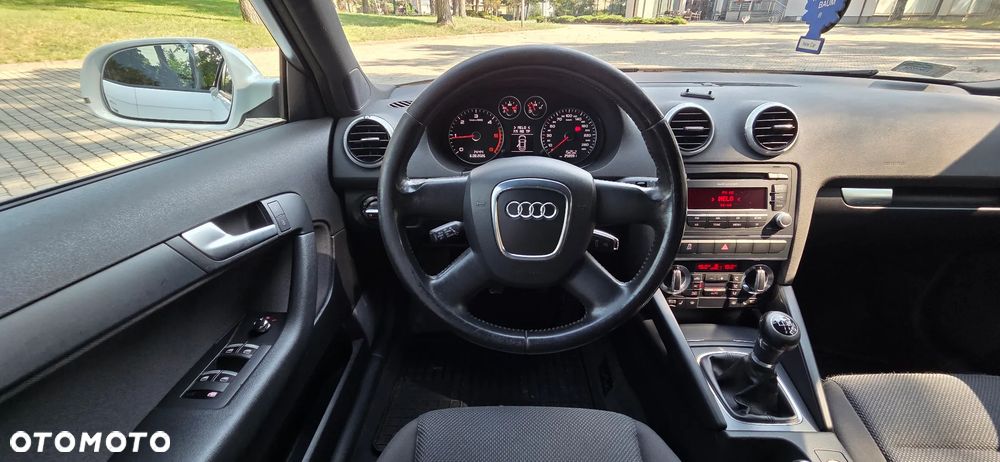 Audi A3 Sportback 1.6 TDI DPF S line Sportpaket - 33
