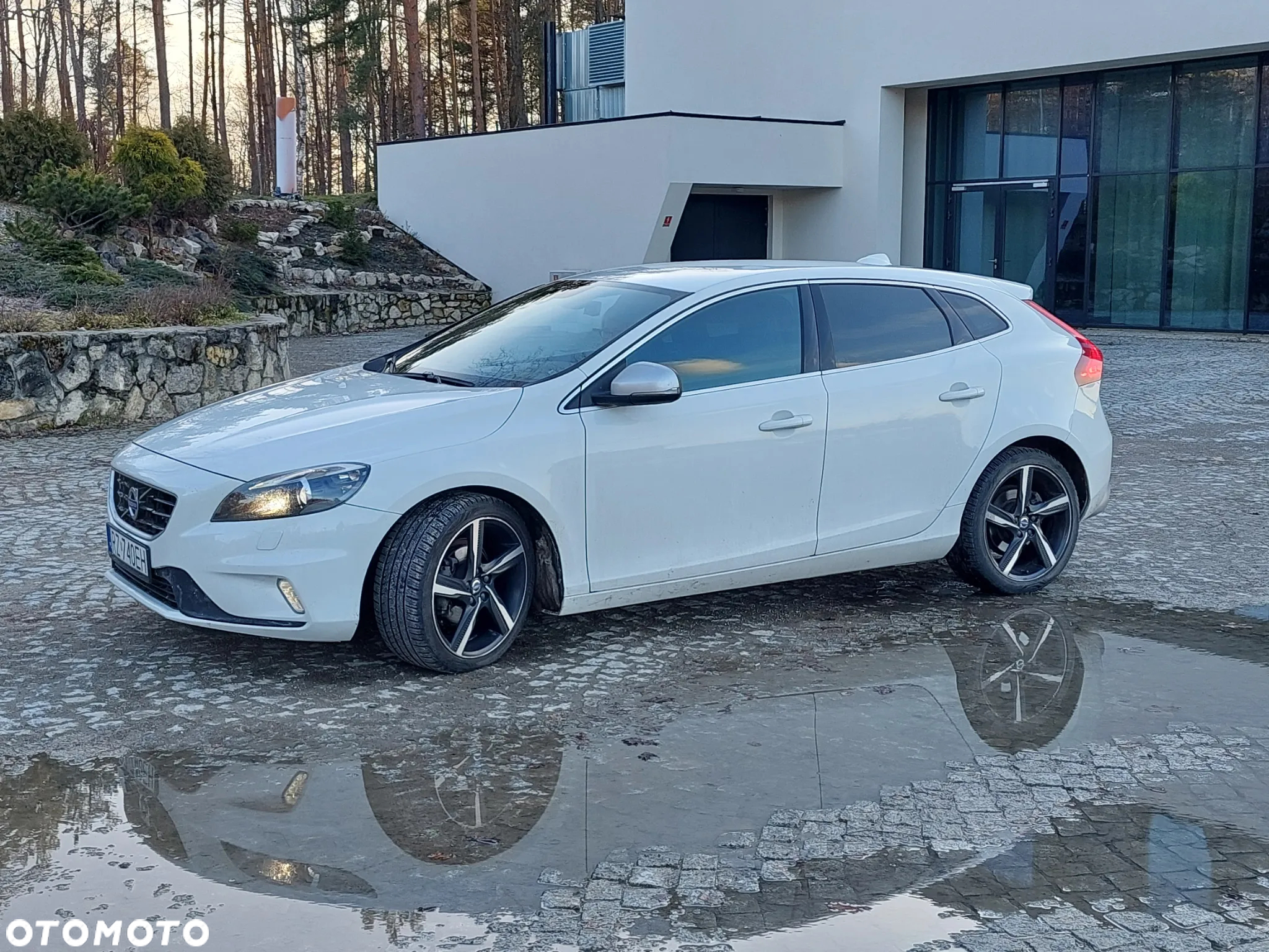 Volvo V40 D2 Drive-E R-Design Momentum - 5