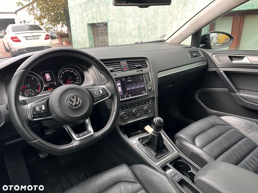 Volkswagen Golf - 10