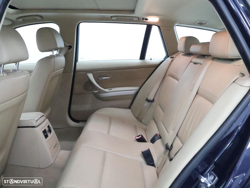 BMW 318 2009 photo 4