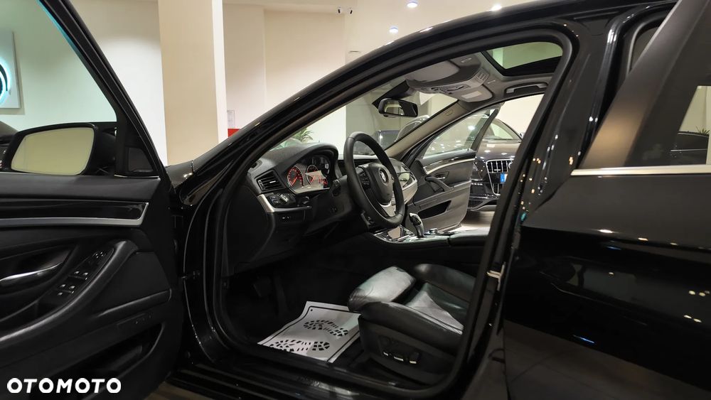 BMW Seria 5 530d Luxury Line - 34