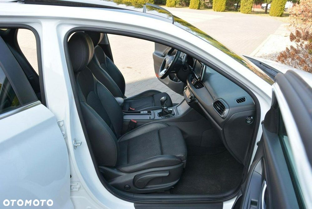 Hyundai i30 1.4 T-GDI Premiere Luxury - 16