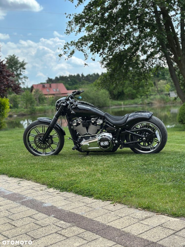 Harley-Davidson Softail Breakout - 2