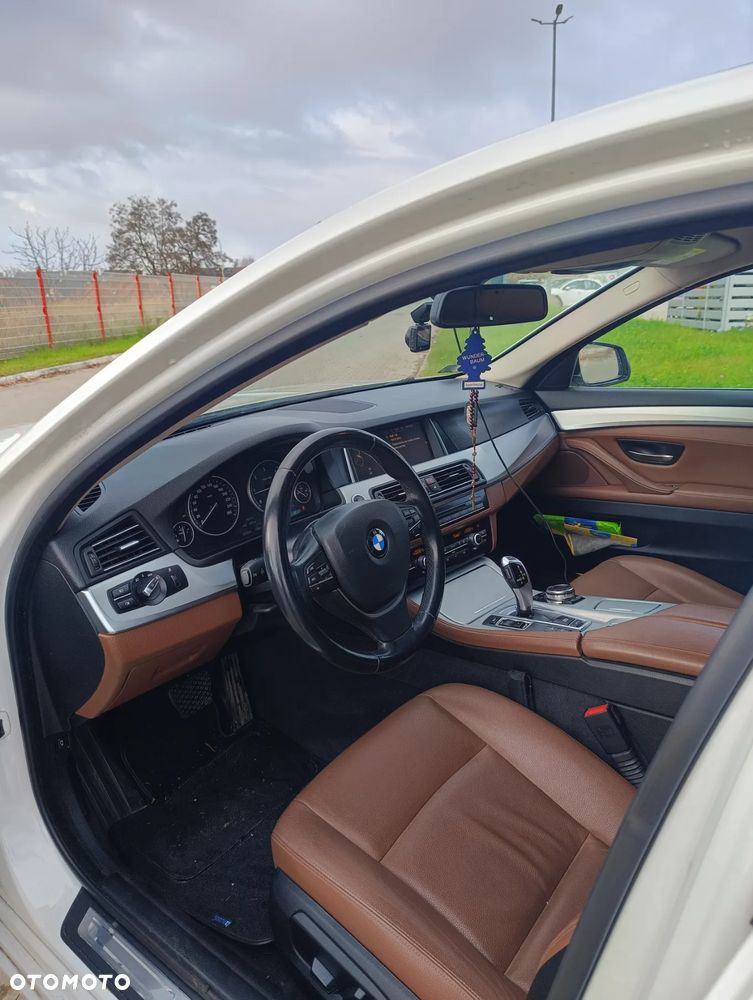 BMW Seria 5 520d Luxury Line - 8