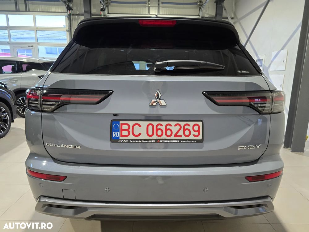 Mitsubishi Outlander - 24