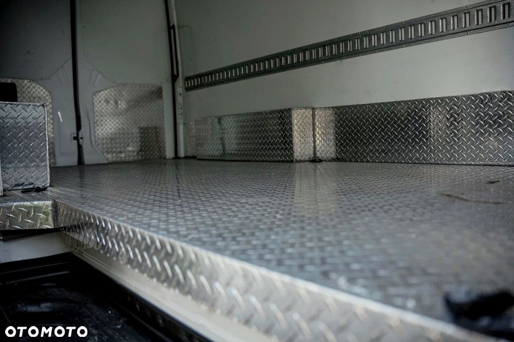 Mercedes-Benz Sprinter - 21