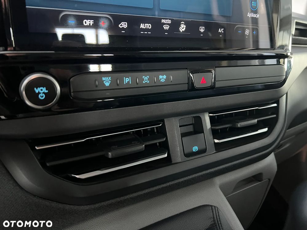 Ford Tourneo Custom 2.0 EcoBlue 320 L1 Limited - 31