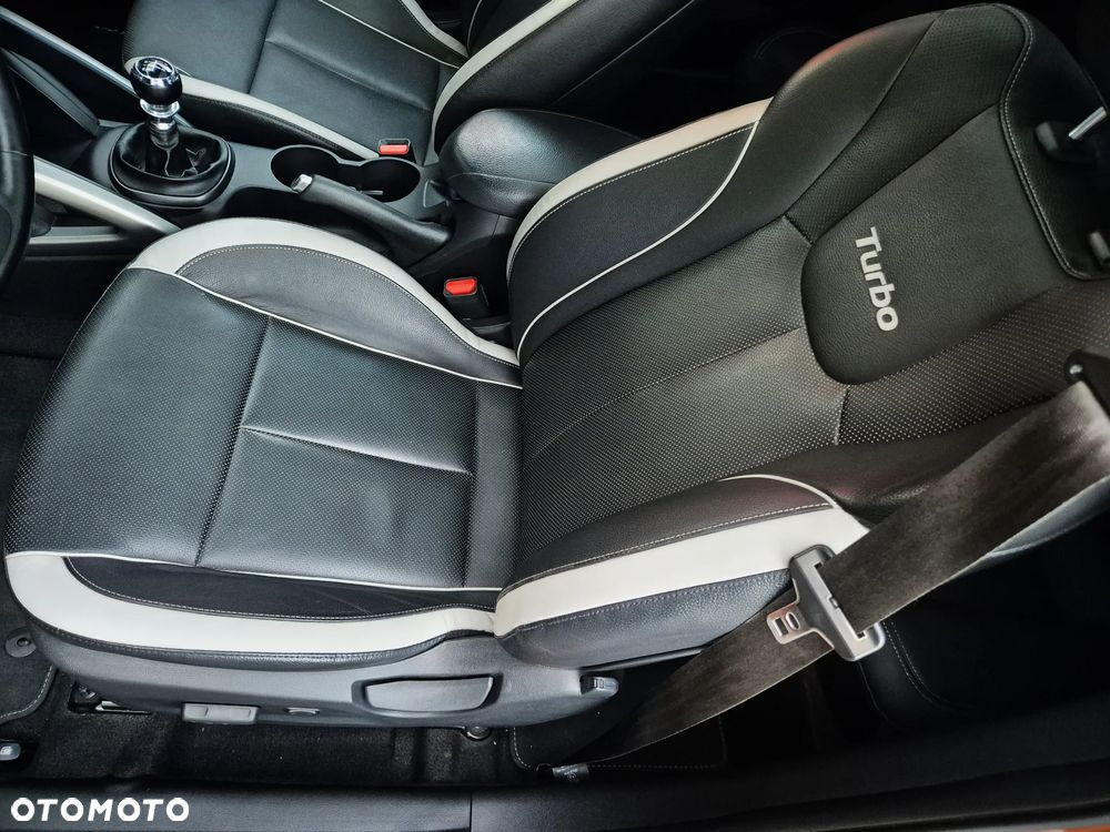 Hyundai Veloster 1.6 Turbo Premium - 16