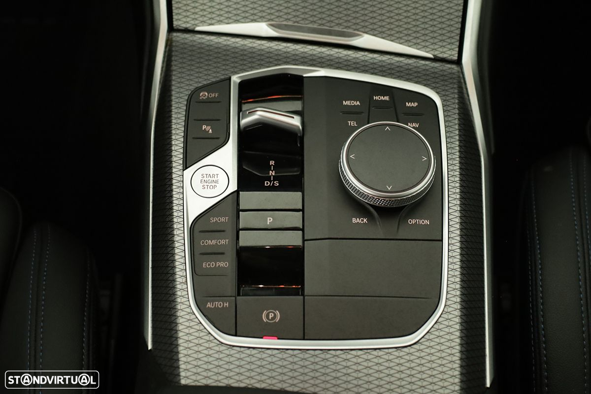 BMW 320 d Touring Pack Desportivo M Auto - 13