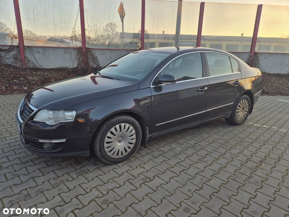 Volkswagen Passat 2.0 TDI DPF Highline - 13