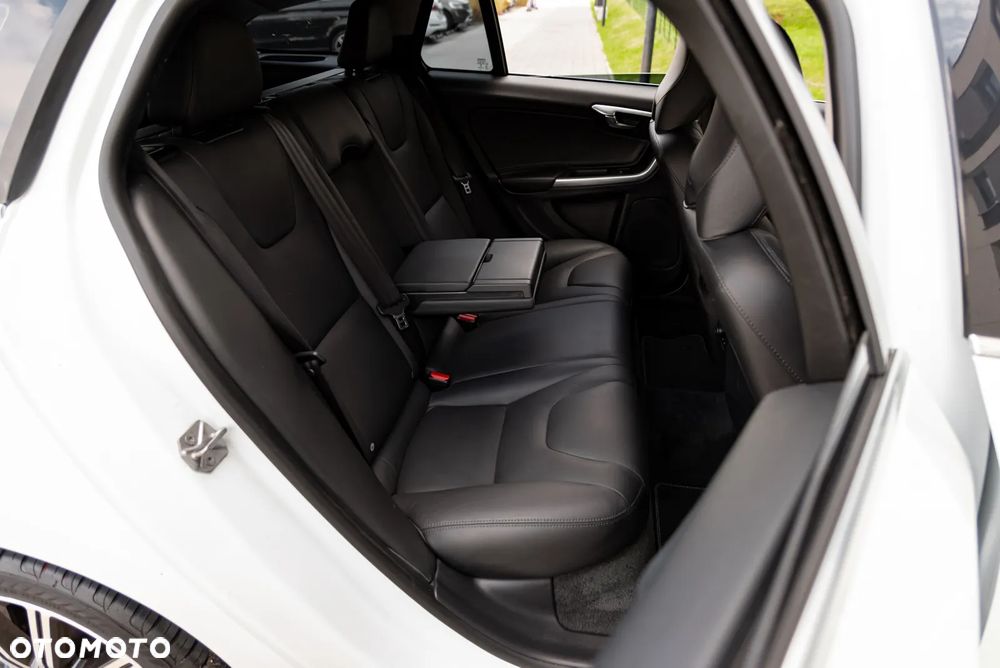 Volvo V60 D4 AWD Geartronic Summum - 24