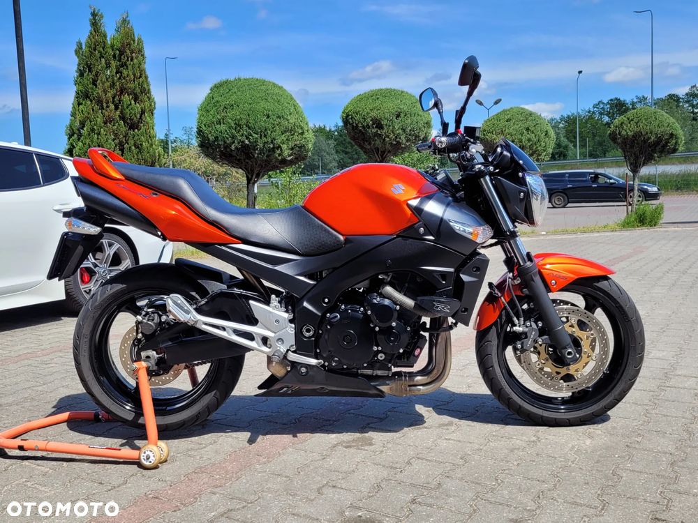 Suzuki GSR - 3