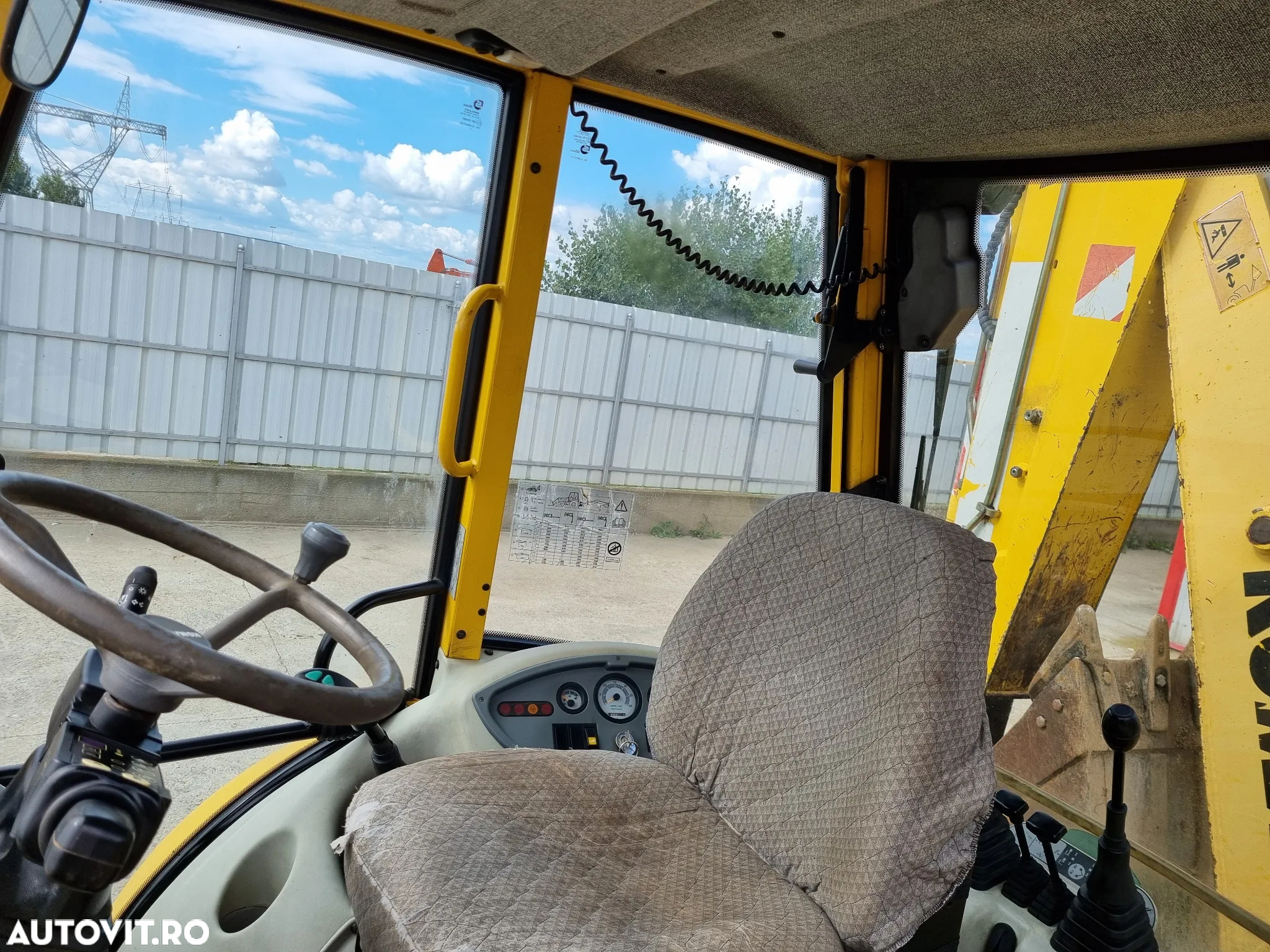 Komatsu WB97 R-2 - 11