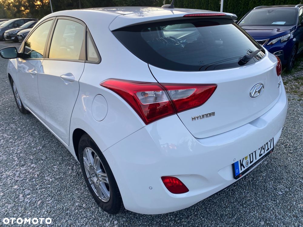 Hyundai i30 blue 1.4 Style - 13