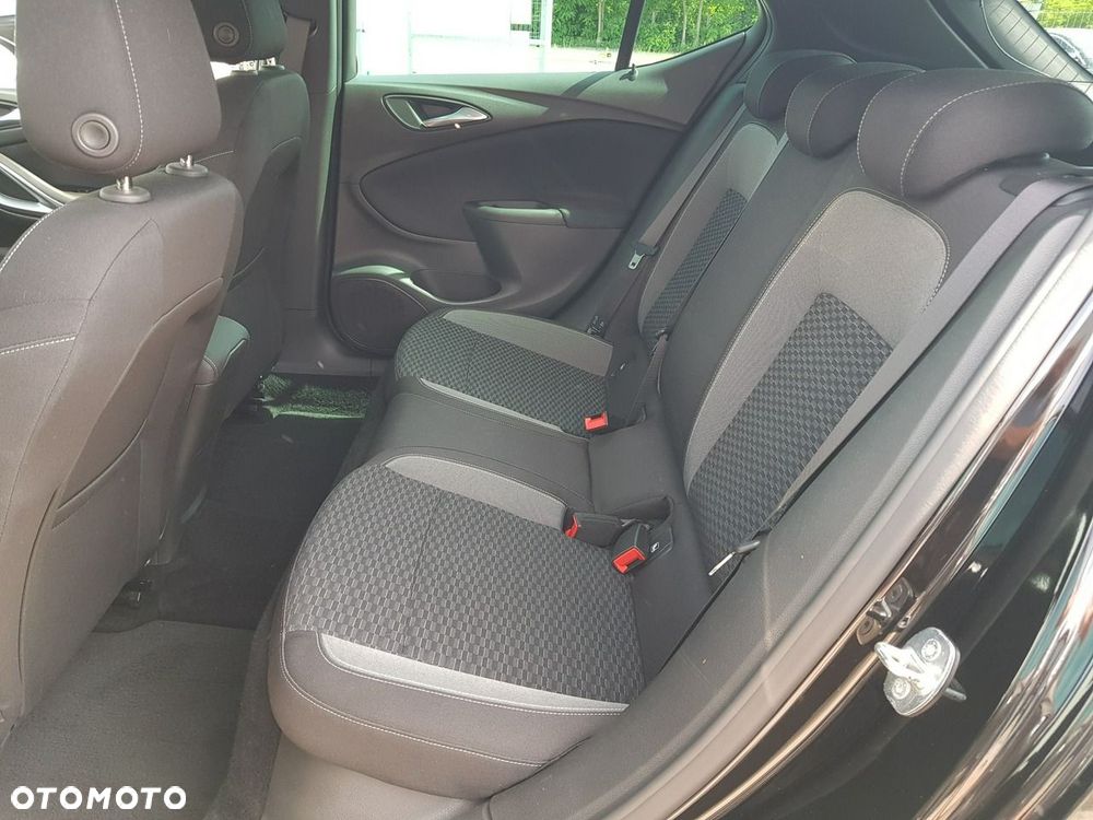 Opel Astra 1.2 T GS Line S&S - 11