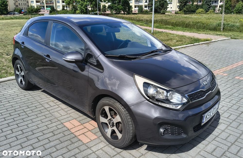 Kia Rio 1.2 L - 4