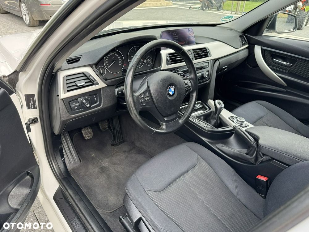 BMW Seria 3 318d - 15