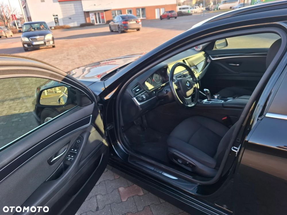 BMW Seria 5 525d - 15