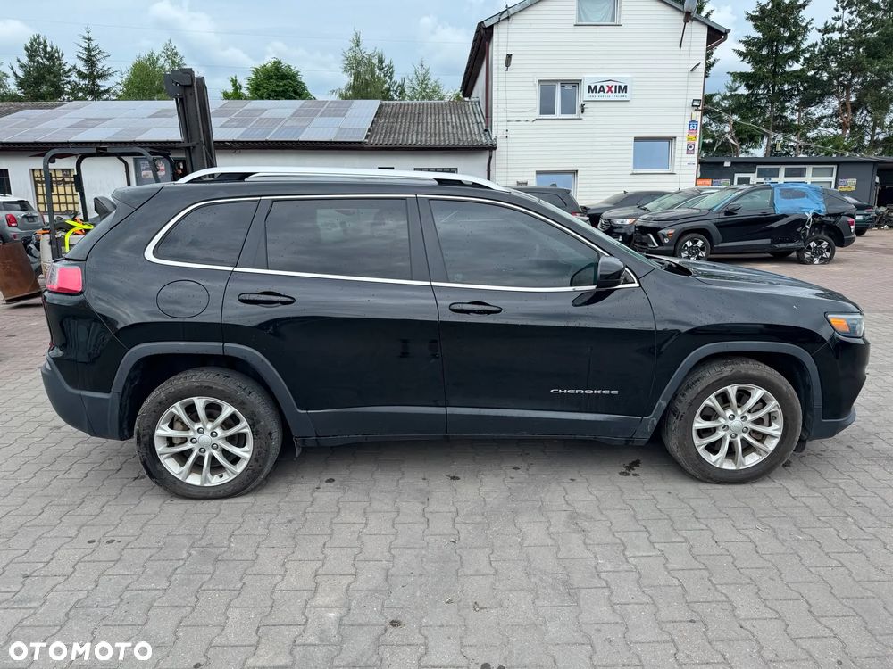 Jeep Cherokee - 4