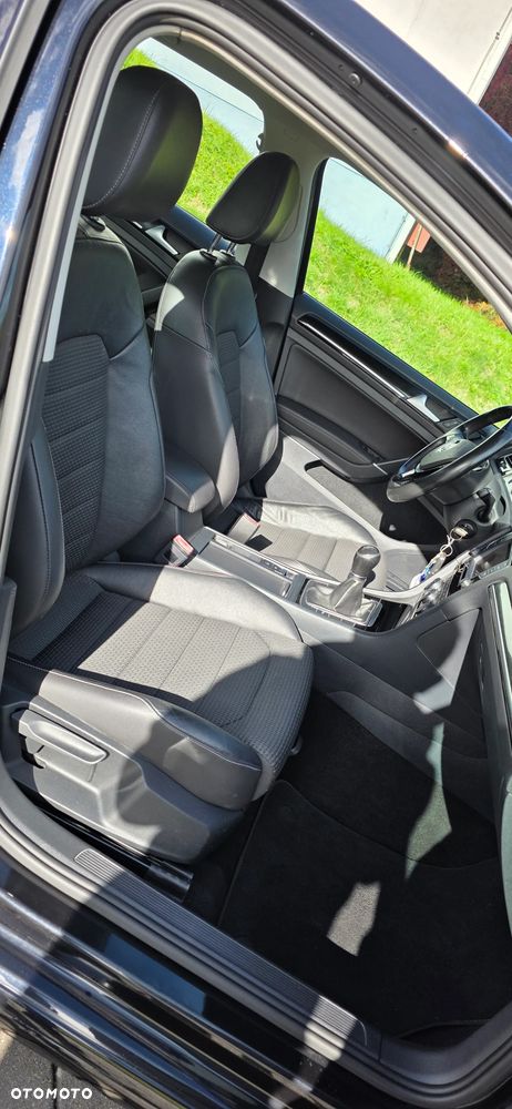 Volkswagen Golf - 24